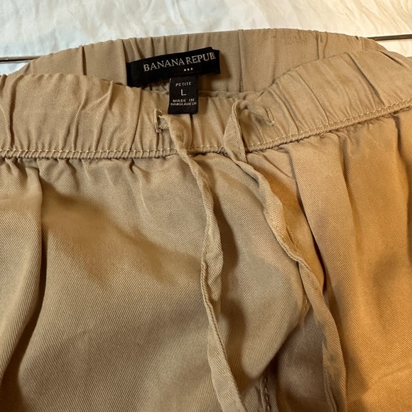 Women’s Banana Republic Factory Tencel Cargo Joggers - Picture 4 of 4